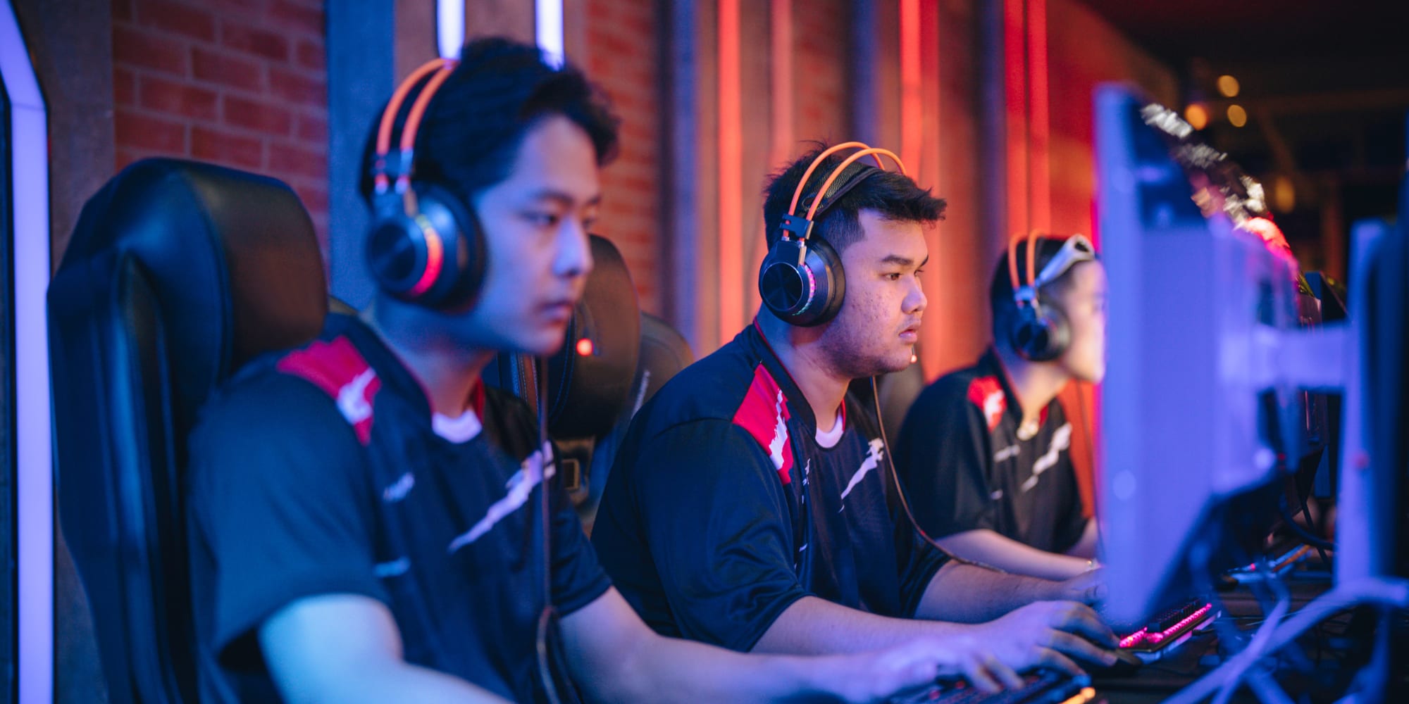 Which games receive eSports scholarships?