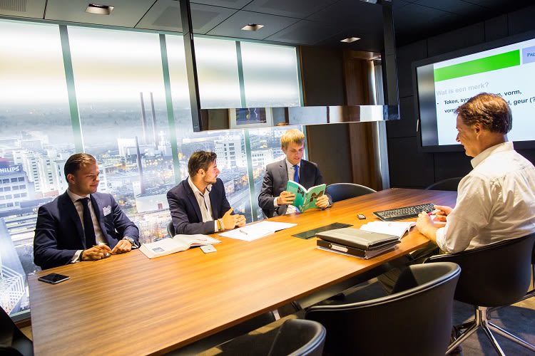126008_Businessphoto3.jpg