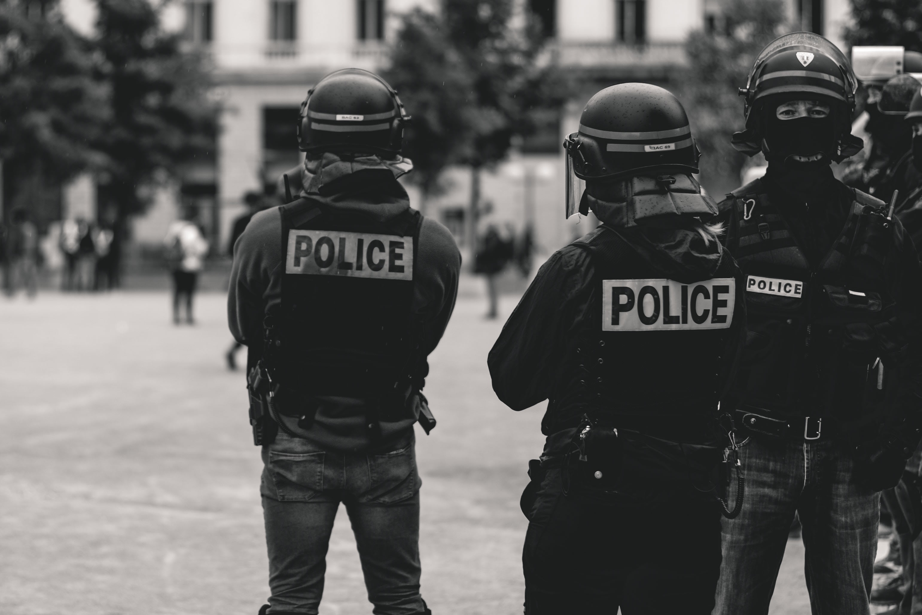 High police presence in Lyon, France, during the 25th weekend of the yellow vests movement. Police violence is at its highest since the 1950s. As of now, 23 protestors and bystanders have lost an eye and 5 persons their hand (source: mediapart.fr, http://tiny.cc/6hd85y) Recently an independant journalist, got arrested (https://twitter.com/GaspardGlanz). Violence continues, even though Amnesty International and the UN condemn the use of excessive force against protesters (source: amnesty.org, http://tiny.cc/3jd85y).