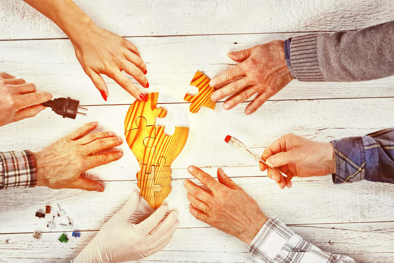 Light Bulb Puzzle - Teamwork