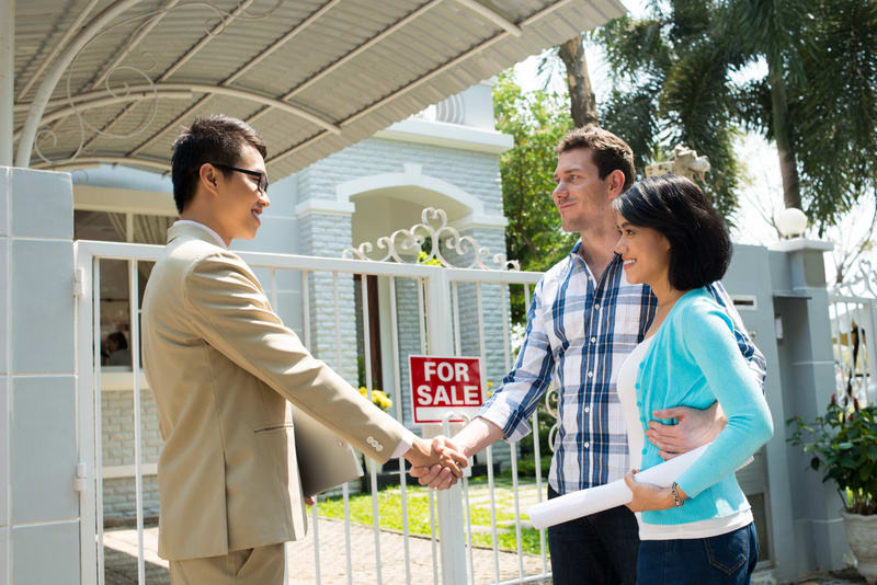 Estate agent and customer shaking their hands