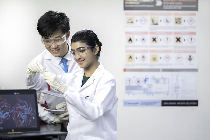 78962_PharmaceuticalChemistry.jpg