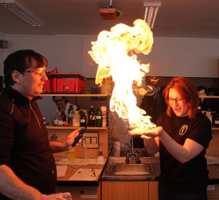 117779_chemistryclass.jpg