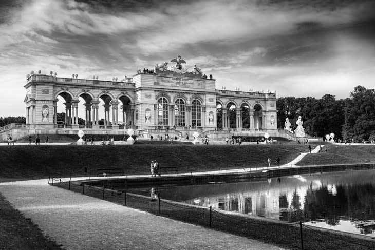 126608_greyscale-photography-of-schonbrunn-palace-3092624.jpg