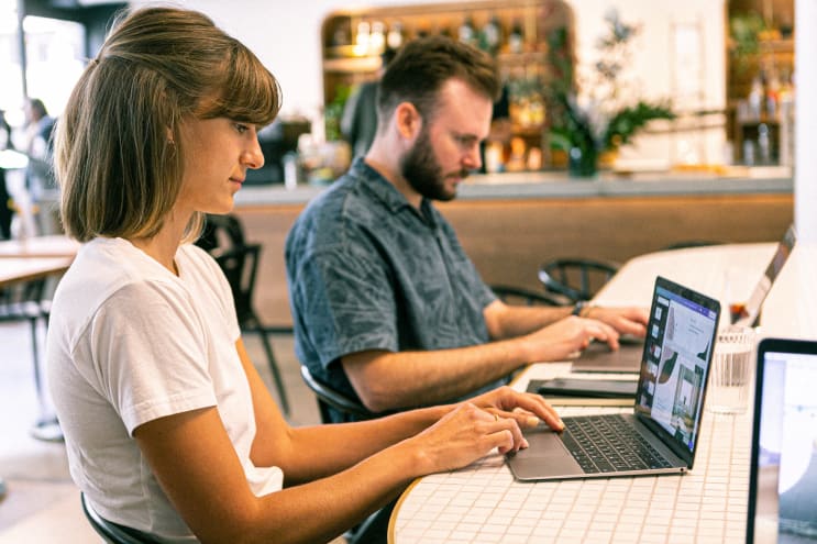 128667_photo-of-woman-using-laptop-3194518.jpg