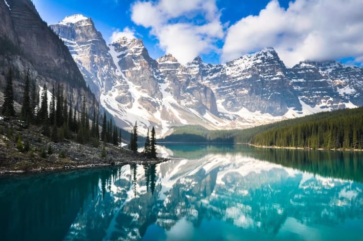 Moraine Lake, Rocky Mountains, Canada Moraine Lake, Rocky Mountains, Canada